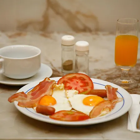 לינה וארוחת בוקר Nova Delpa Al 4*