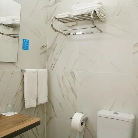 לינה וארוחת בוקר Nova Delpa Al 4*